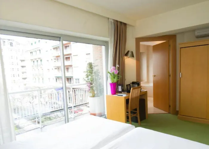 萨拉戈萨广场酒店 酒店