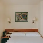 Zaragoza Plaza Szálloda *