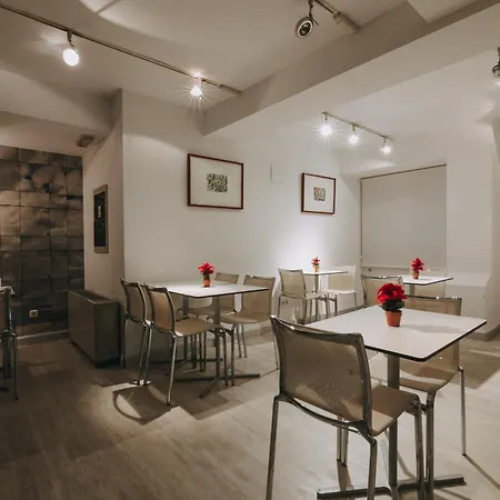 ホテル サラゴサ プラサ *