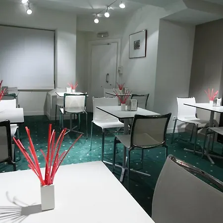 Zaragoza Plaza Hotel *