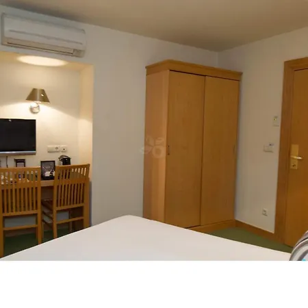 Zaragoza Plaza Сан-Себастьян