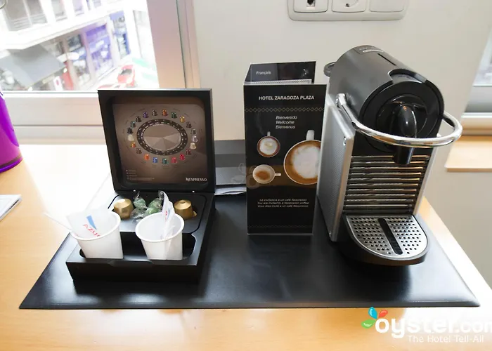 Zaragoza Plaza Готель *