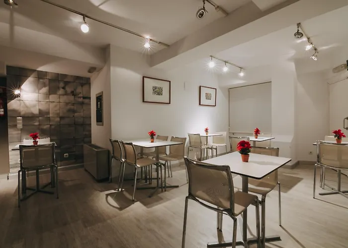 Готель Zaragoza Plaza *