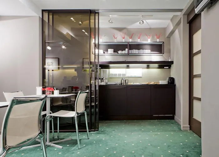 Zaragoza Plaza Otel *